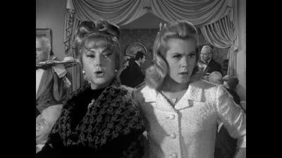 Hechizada Temporada 1 Episodio 11  En Blanco y Negro en Inglés