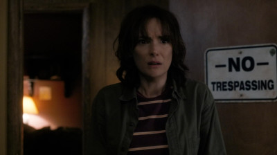 Stranger Things T1E2 - A Estranha da Maple Street