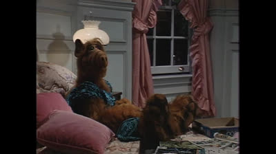 Estranhos na Noite (Alf, o ETeimoso – Ep. 2)