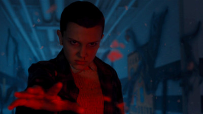 Stranger Things T2E2 - Gostosuras ou Travessura, Aberração