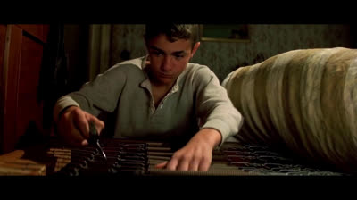 CHICO se ENAMORA de VECINA ADULTA